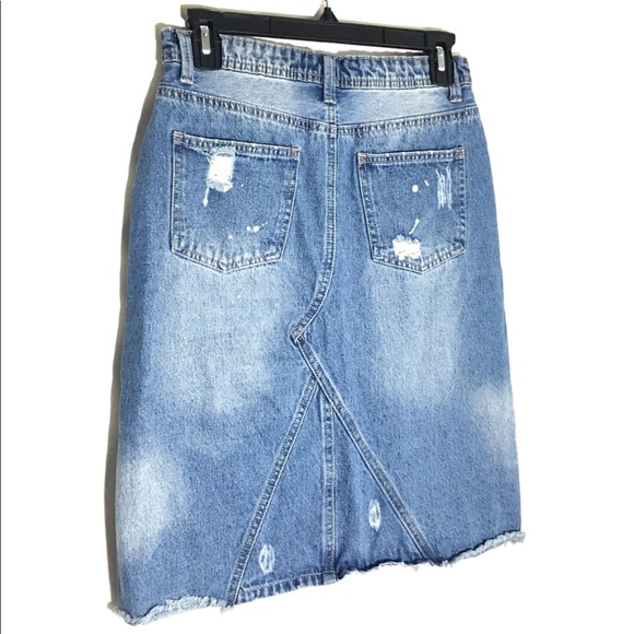 ❌SOLD❌Lt Wash Distressed/Ripped Denim Skirt - Picture 5 of 8